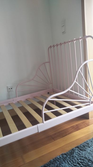 Cama extensível IKEA rosa Minnen