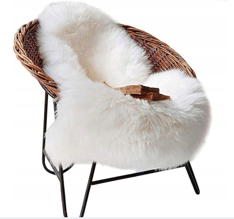 Nowy biały puszysty dywan 90 cm