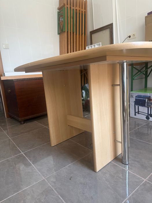 Mesa de Madeira com 2 Cadeiras