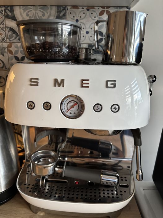 Ekspres do kawy SMEG kolbowy