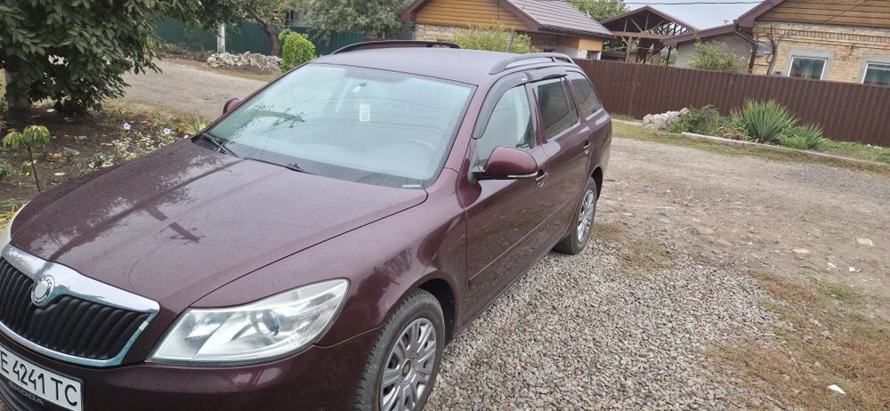 Продаеться Шкода Октавія 1.6tdi автоматична.