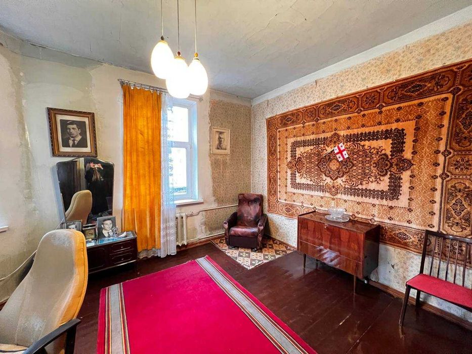 Продаж трьохкімнатної квартири в центрі міста