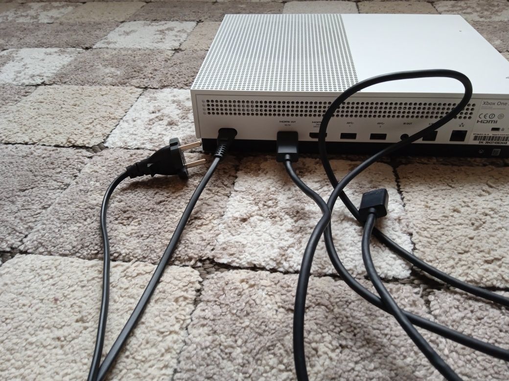 Xbox one  s з джойстиком