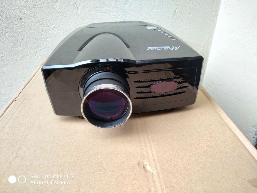Projektor  dla domu kina nowy lcd
