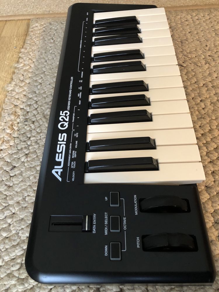 Alesis Q25 (Teclado Midi como novo, com caixa e manual)