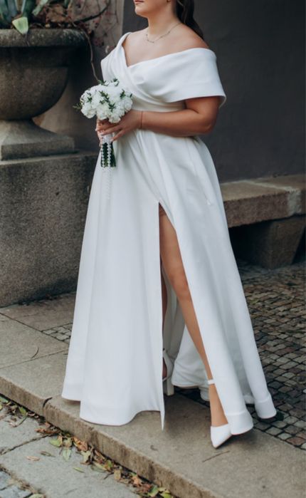 Весільна сукня 52 розмір атлас