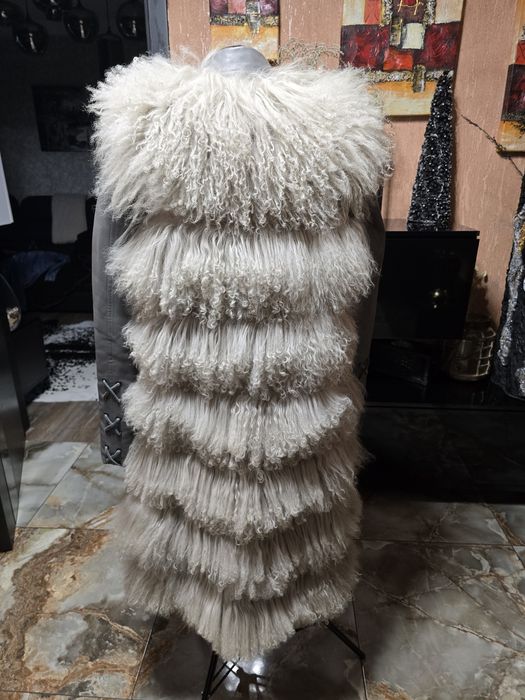 Продам жилетки,шуби хутро лама