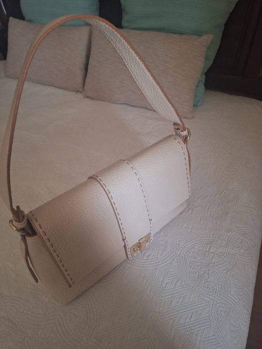 Vendo mala bege perspontada a castanho