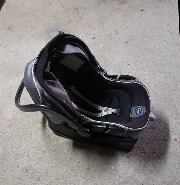 Cadeira de bebê CHICCO em bom estado