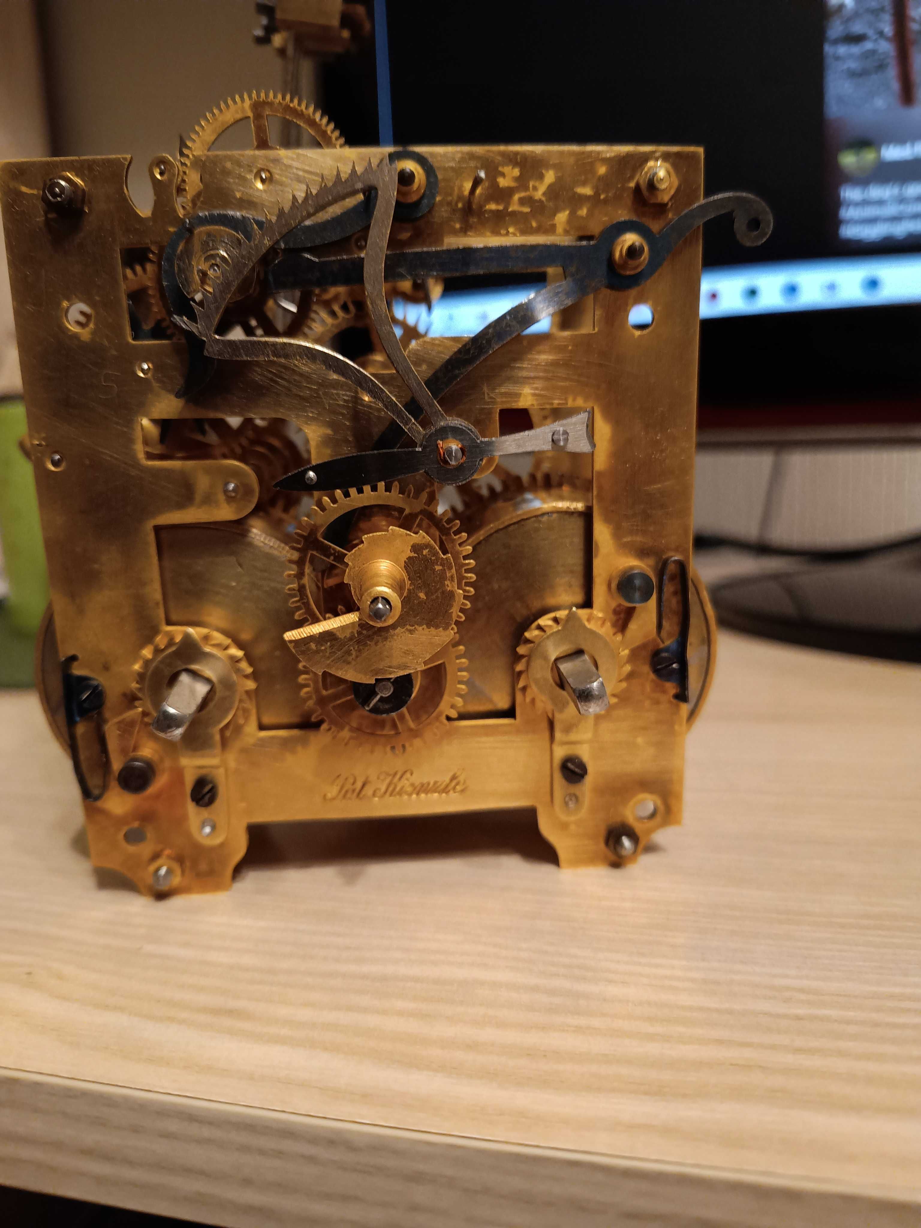 Mechanizm starego zegara 4 młotki