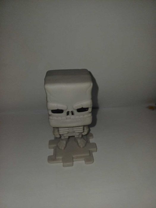 Продам фигурку скелета minecraft x macdonald's