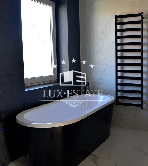 Аренда современного дома с бассейном в КГ «Золоче Прованс»