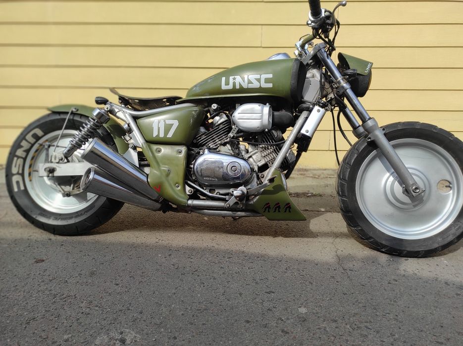 Байк Honda Magna 250