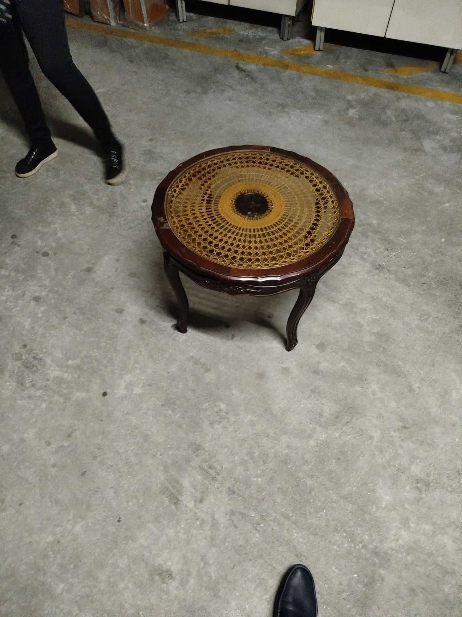 Mesas de centro e apoio