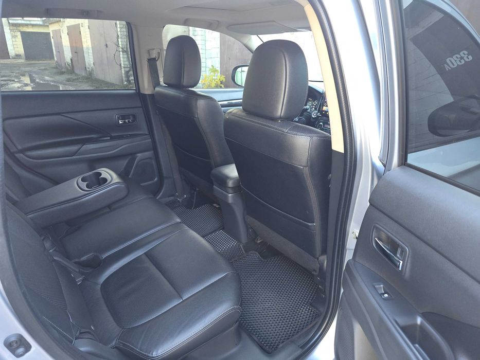 Продам свой Mitsubishi Outlander 2.4л ( ОФИЦИАЛ,  МАКС. КОМПЛЕКТАЦИЯ )