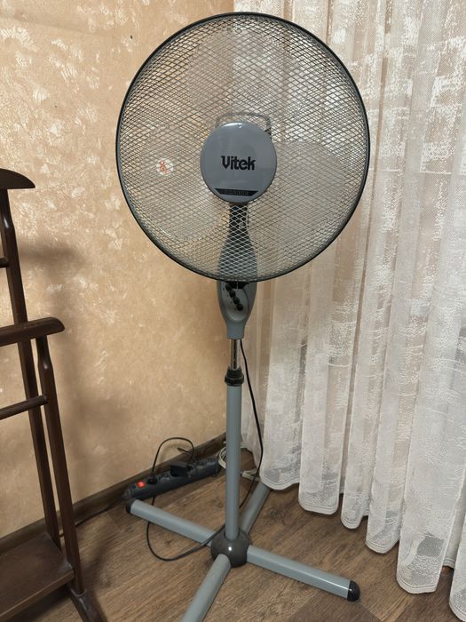 Підлоговий вентилятор Vitek