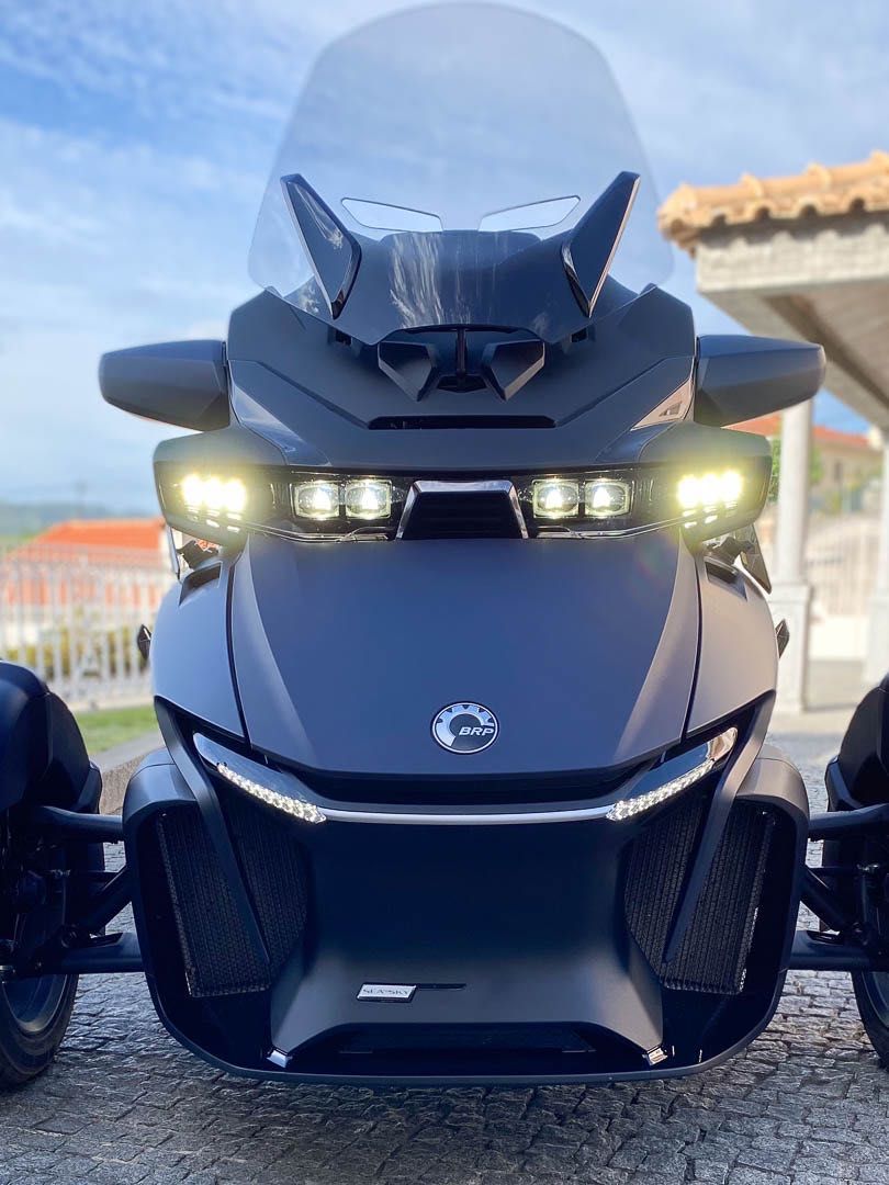 Bombardier Can-Am Spyder RT Sea to Sky CONDUZIDO COM CARTA DE CARRO