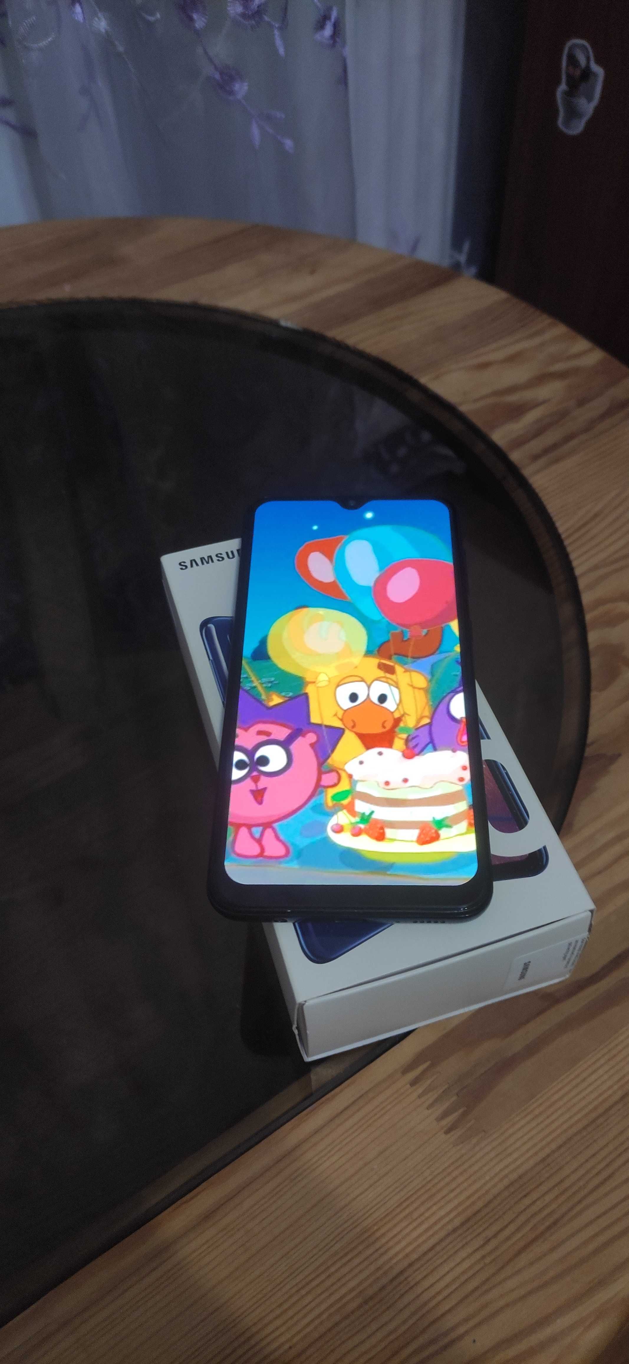 Смартфон Samsung Galaxy A20 2019 SM-A205F 3/32GB