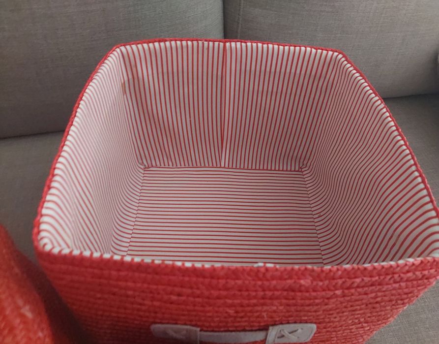 Conjunto de caixas vermelhas