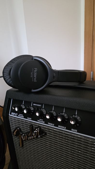 Guitarra Fender com Amplificador, Suporte e Acessórios