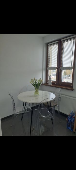 Stół z konglomeratu