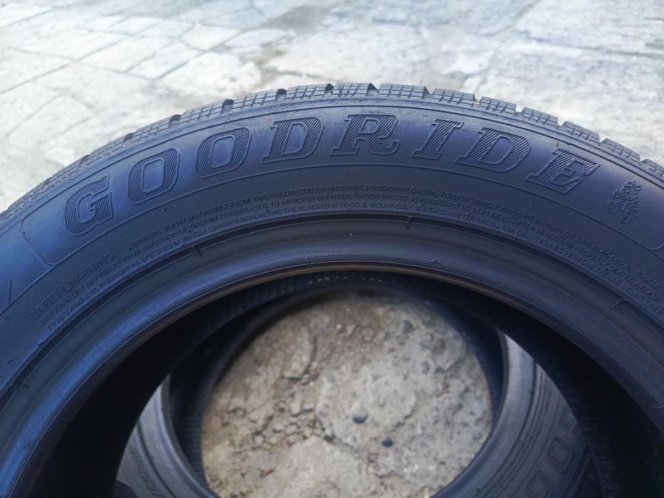 Sprzedam prawie nowe opony 215/55 r16