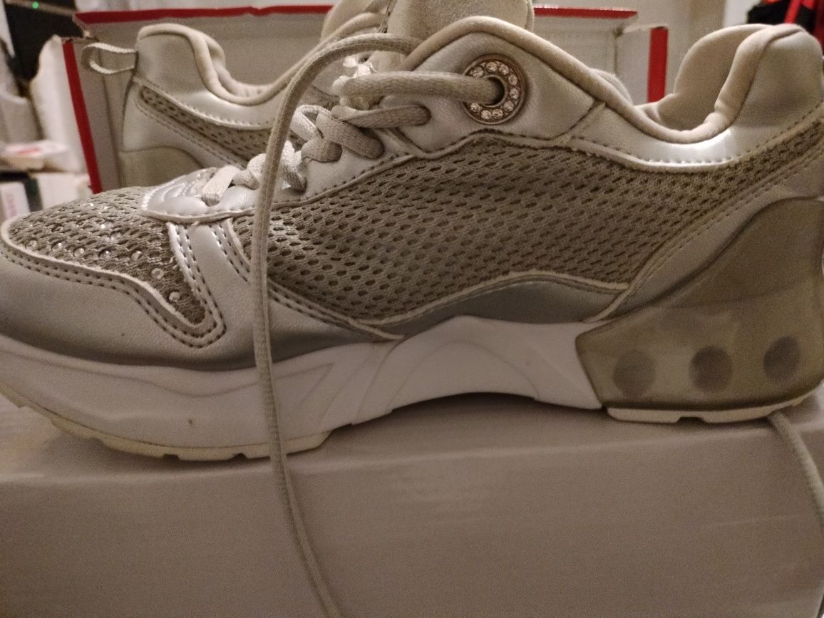 Sneakersy Guess r 39