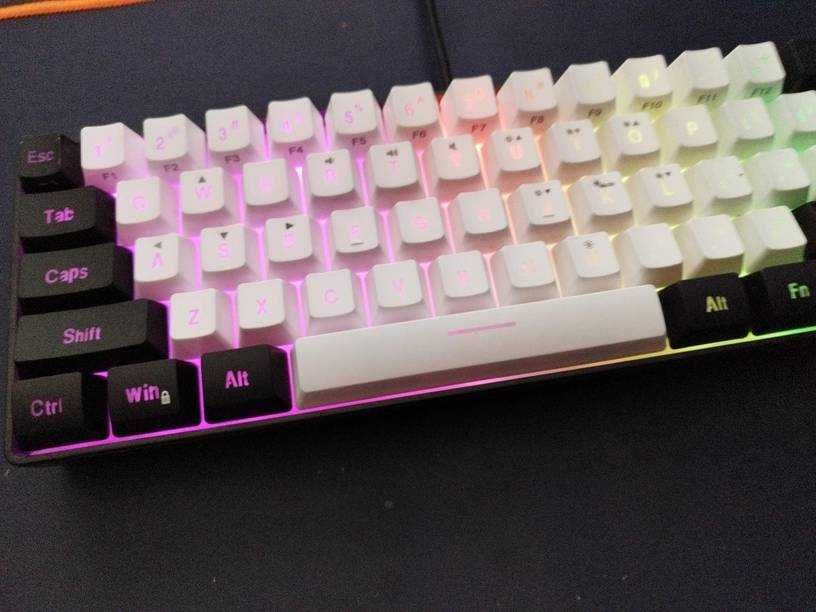 Teclado RGB 60% novo