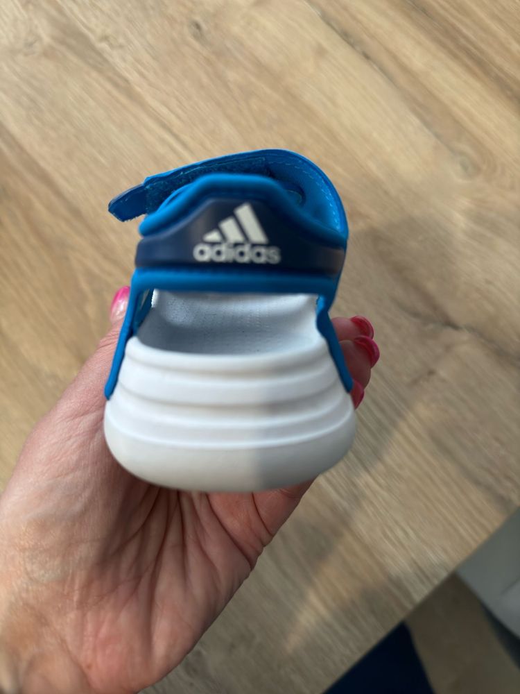 Sandałki adidas 25