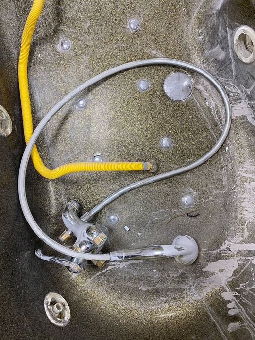 Продам ванную с джакузи .