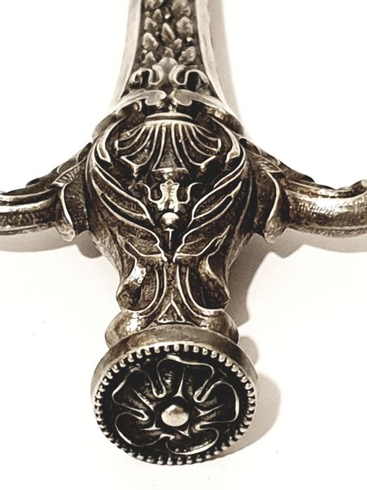 Magnífica antiga pinça de açúcar mecânica Arte Nova com banho em prata