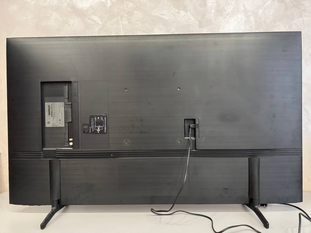 Продам smart QLED телевізор Samsung QE50Q60AAU  БУ