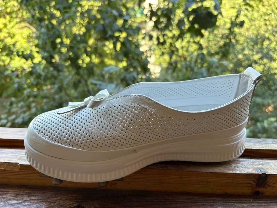 Мокасини білі жіночі 39 розмір