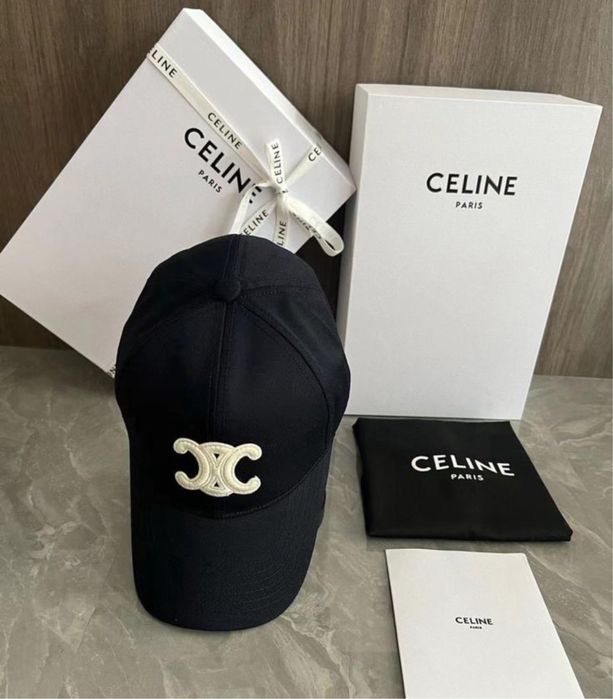 Czarna czapka celine