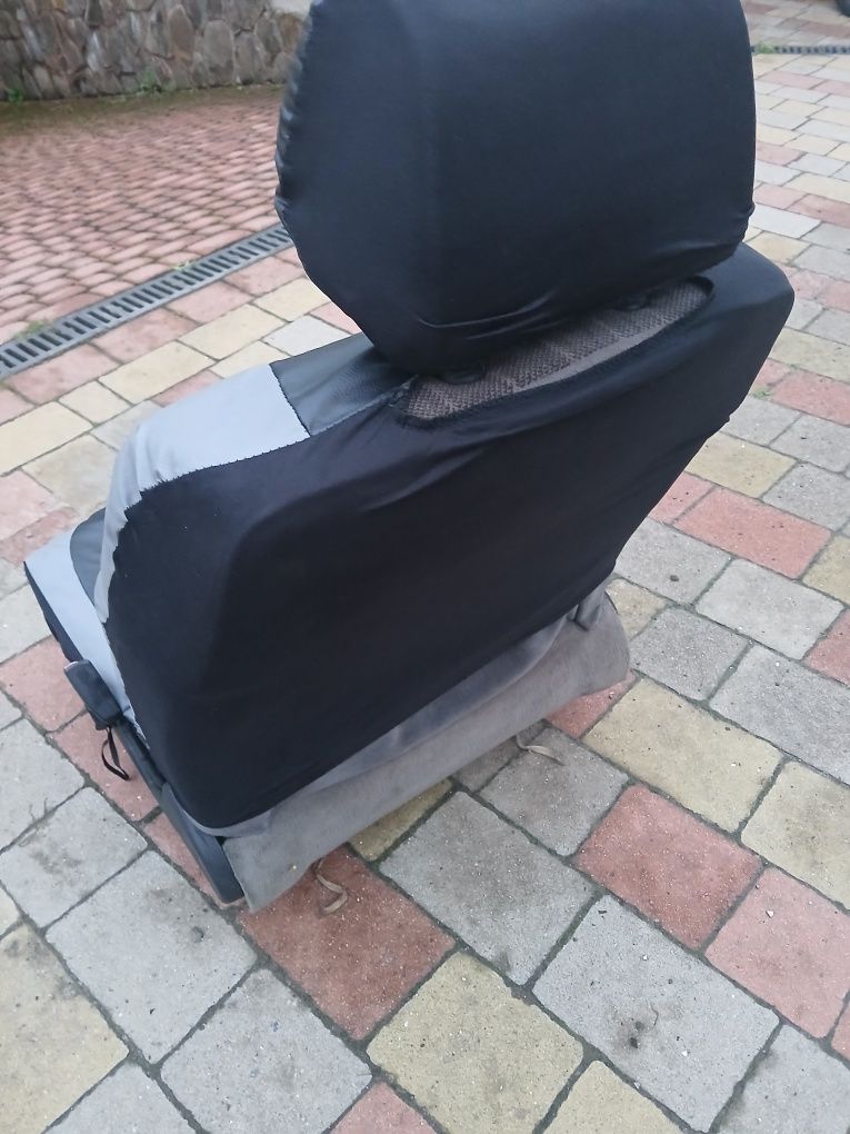 Чохли автомобільні нові , є 8шт