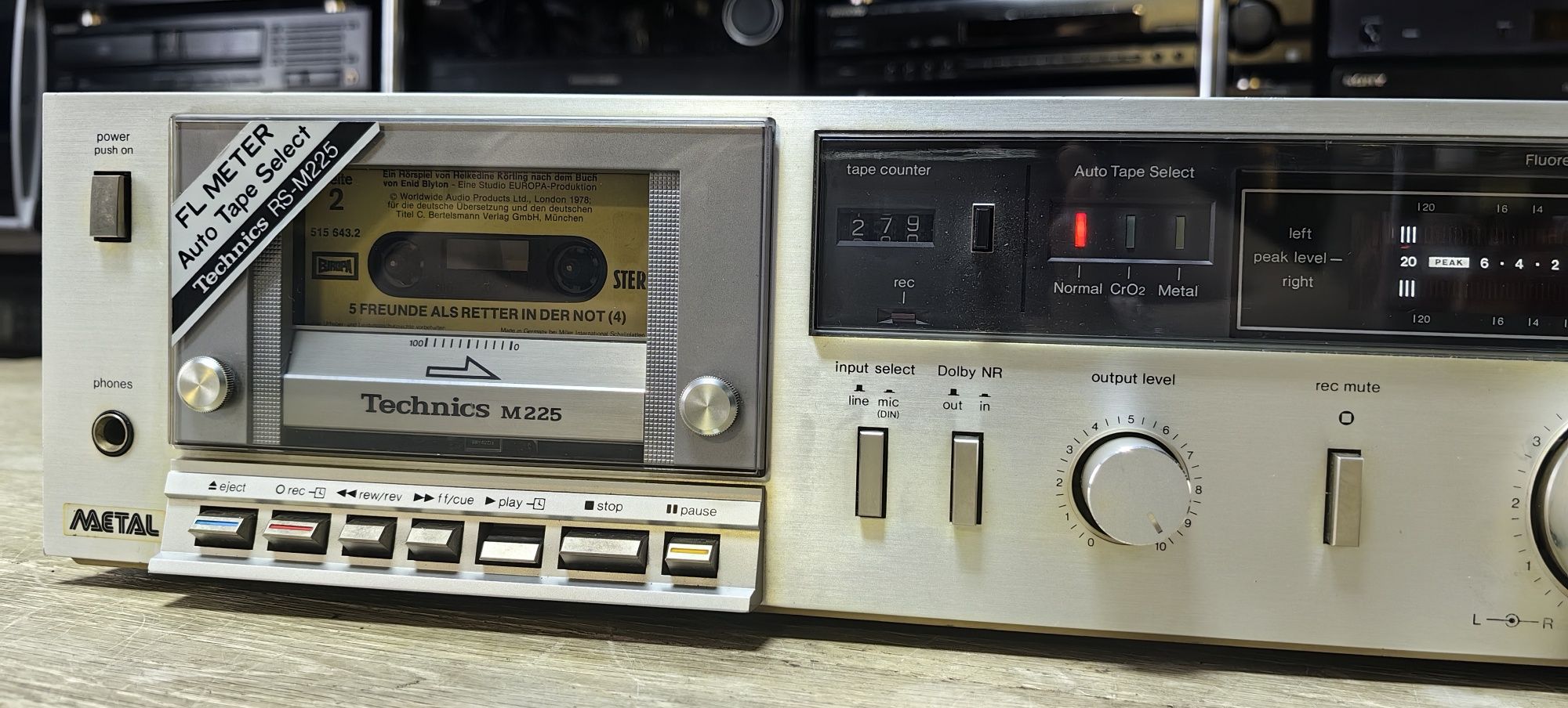 Касетний програвач Technics M225