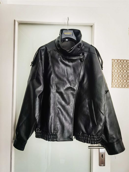 Casaco viral preto efeito pele