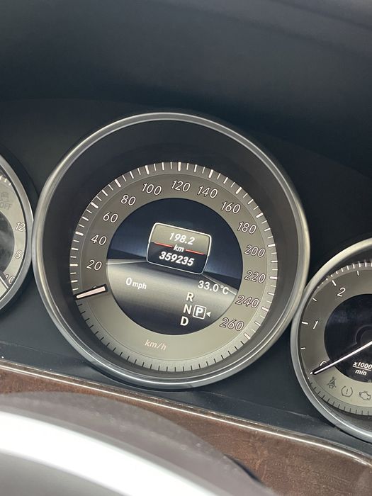 Mercedes benz Е220d 2013