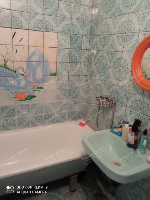 Трикімнатна квартира з автономним опаленням на першому поверсі