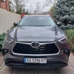 Авто для великої родини Toyota Highlander 2021 року