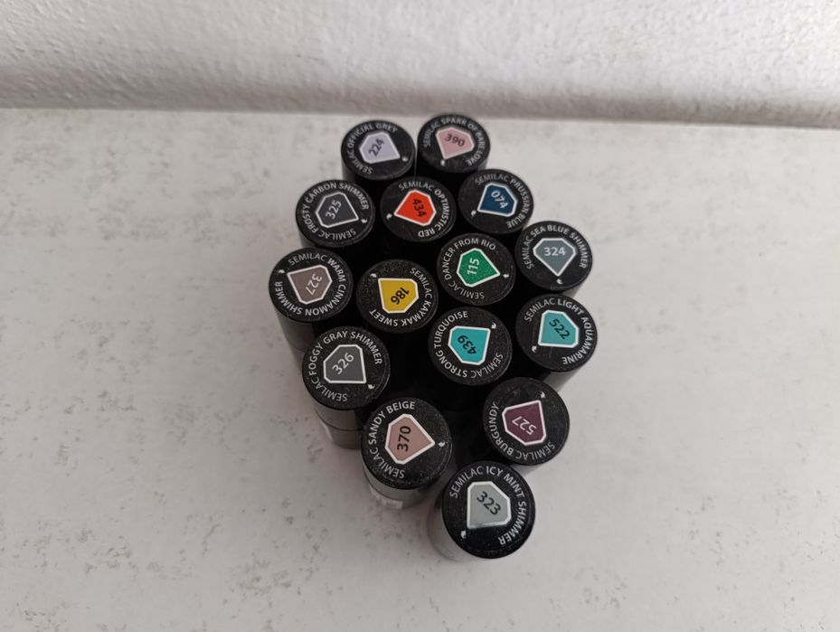 15 lakierów hybrydowych Semilac