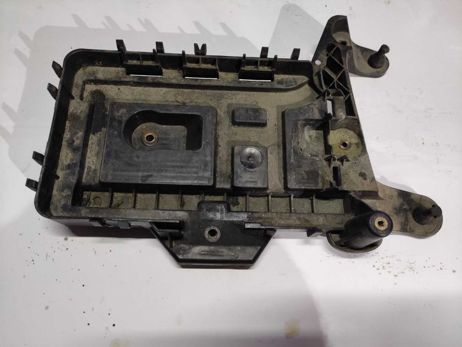 Поддон площадка аккумулятора кожух VW Passat B6