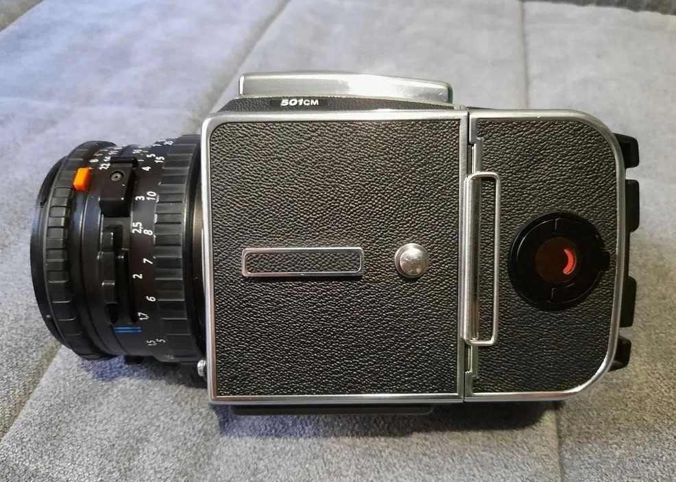 Hasselblad 501CM with lens Planar 80mm f/2.8 CFE