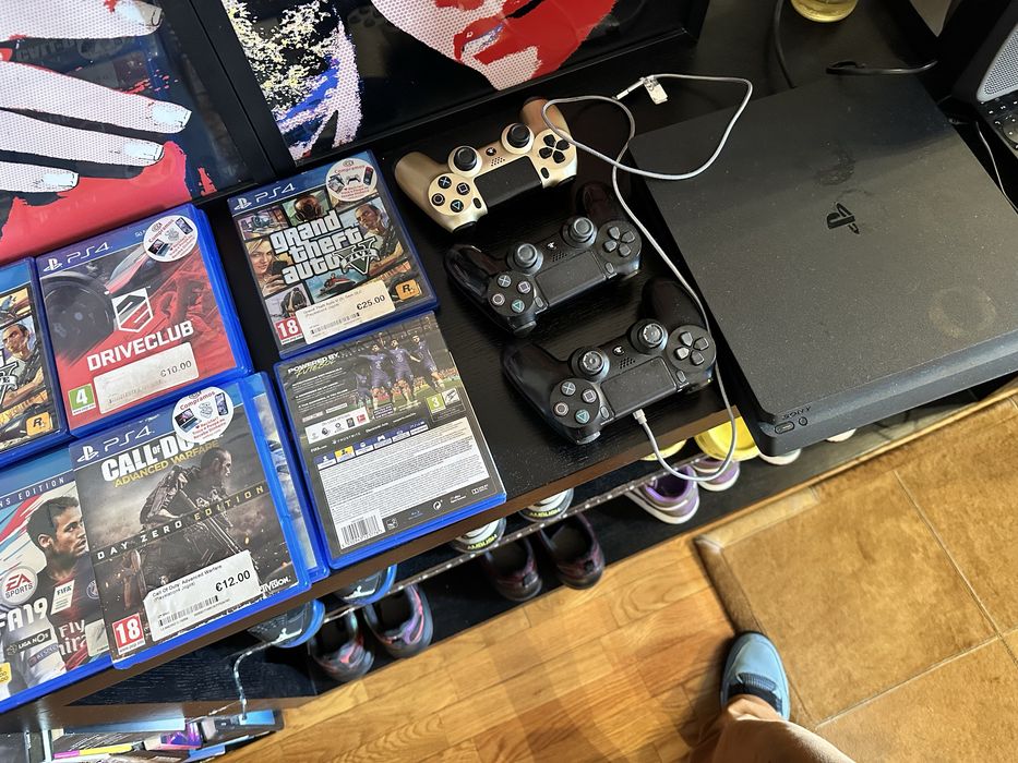 Playstation 4 slim