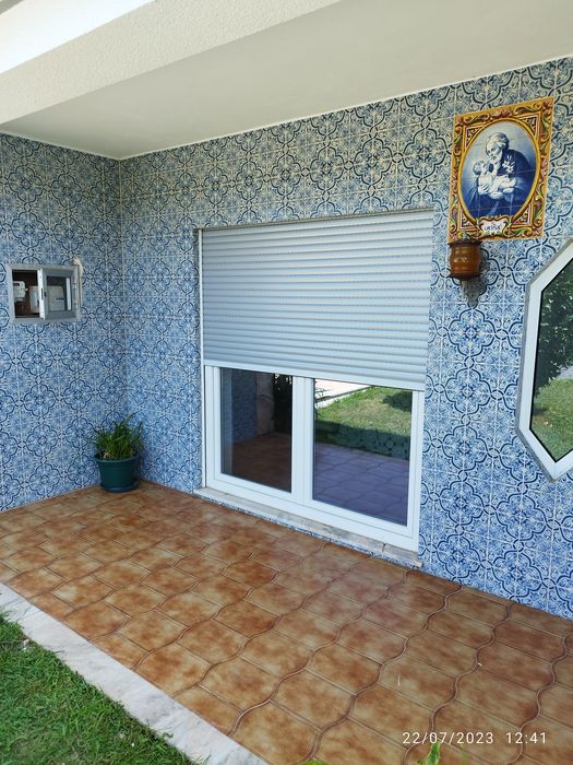 Reparacao e montagem de todo o tipo de estores