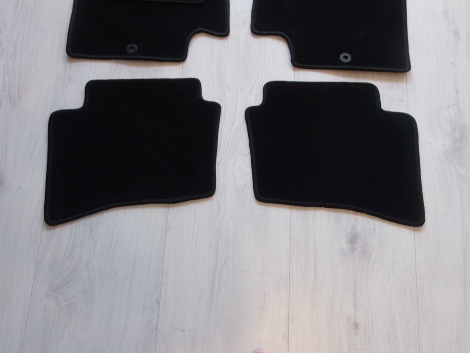 Dywaniki Welurowe HYUNDAI I20 09-11 Idealnie Dopasowane STOPERY