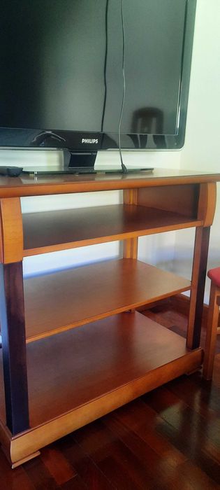 Móvel de tv em madeira