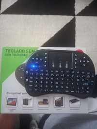 Teclado sem fios com touchpad