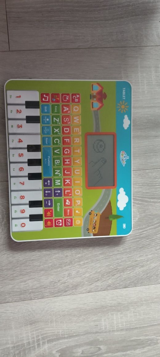 Tablet interaktywny do nauki czytania i liczenia