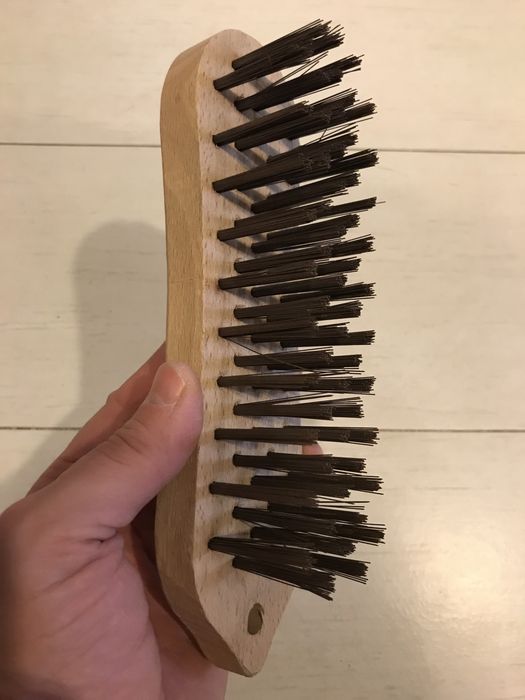 Escova de aço em bom estado